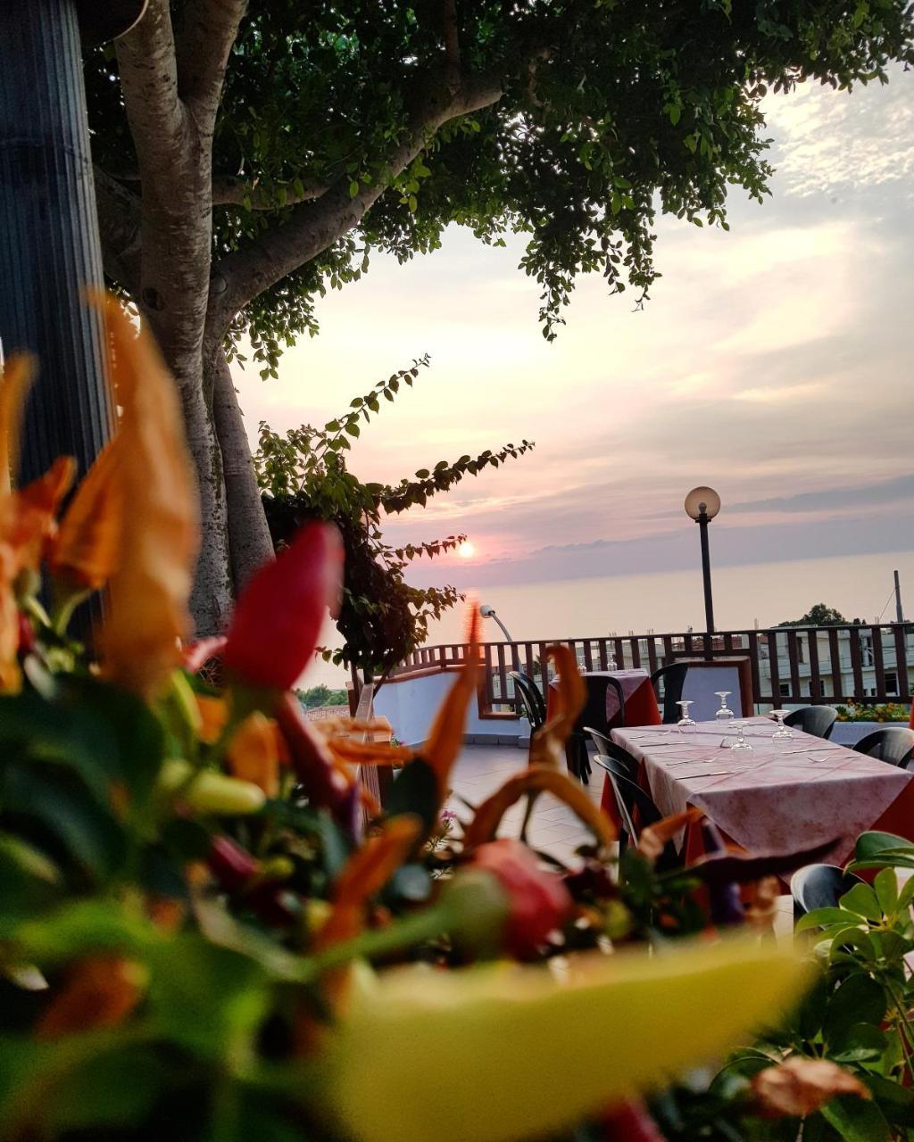 Bed and Breakfast San Carlo - Terrazzo Sul Mare Con Ristorante E Pizzeria à Zambrone Extérieur photo
